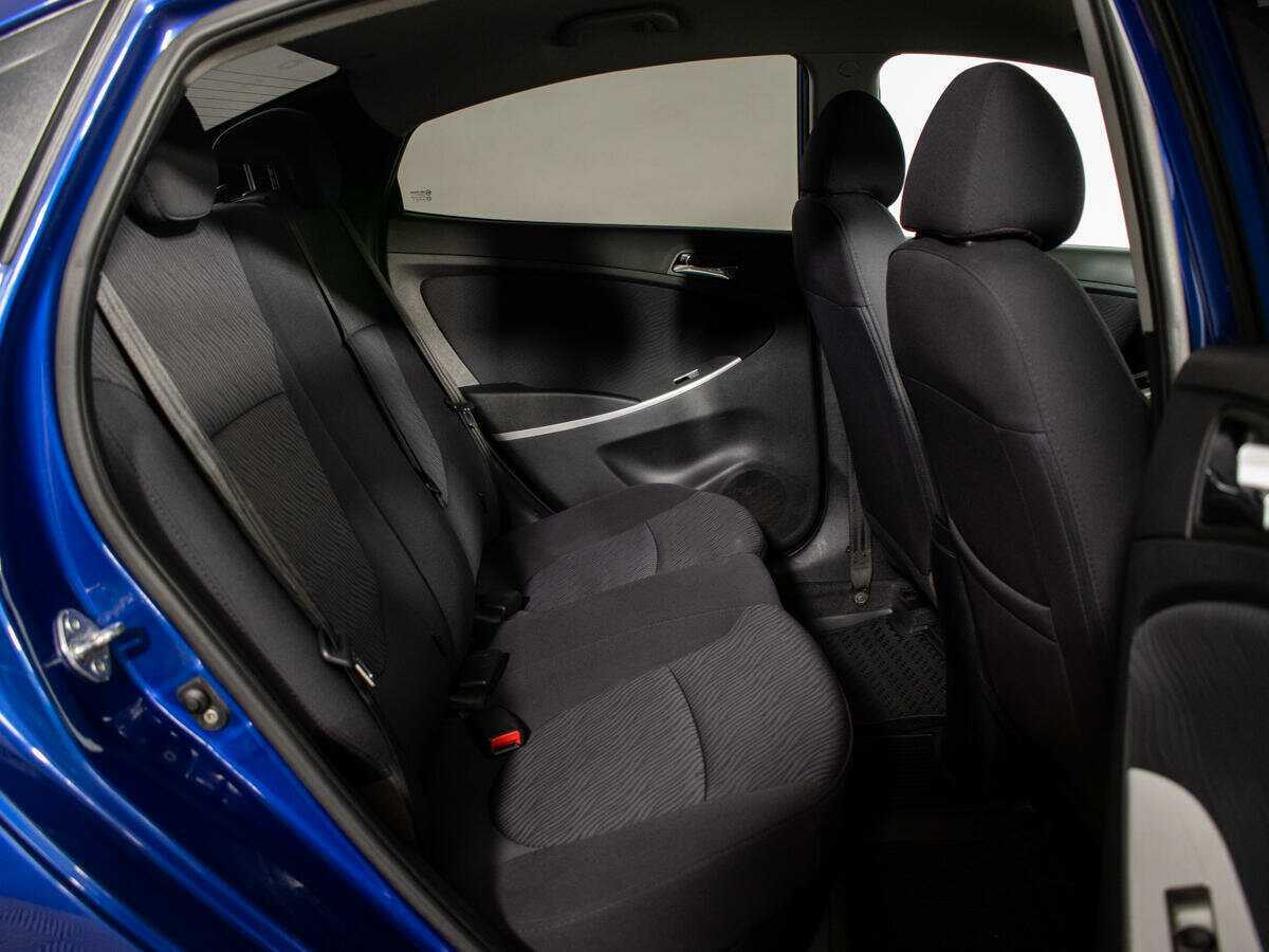 Hyundai Solaris с пробегом — 2012 год. Фото: #9