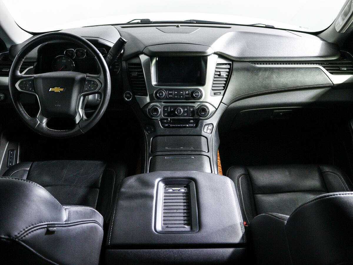 Chevrolet Tahoe с пробегом — 2015 год. Фото: #12