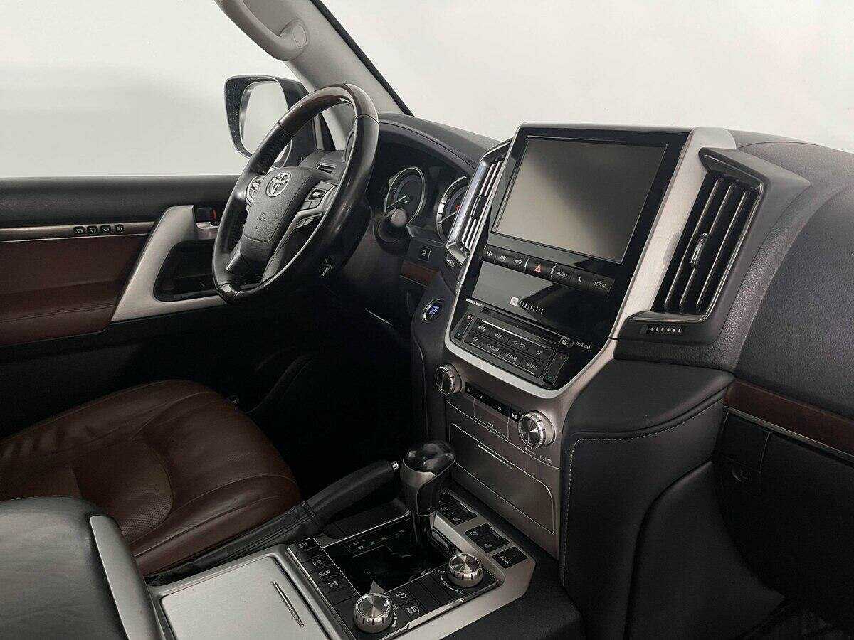 Toyota Land Cruiser с пробегом — 2016 год. Фото: #8