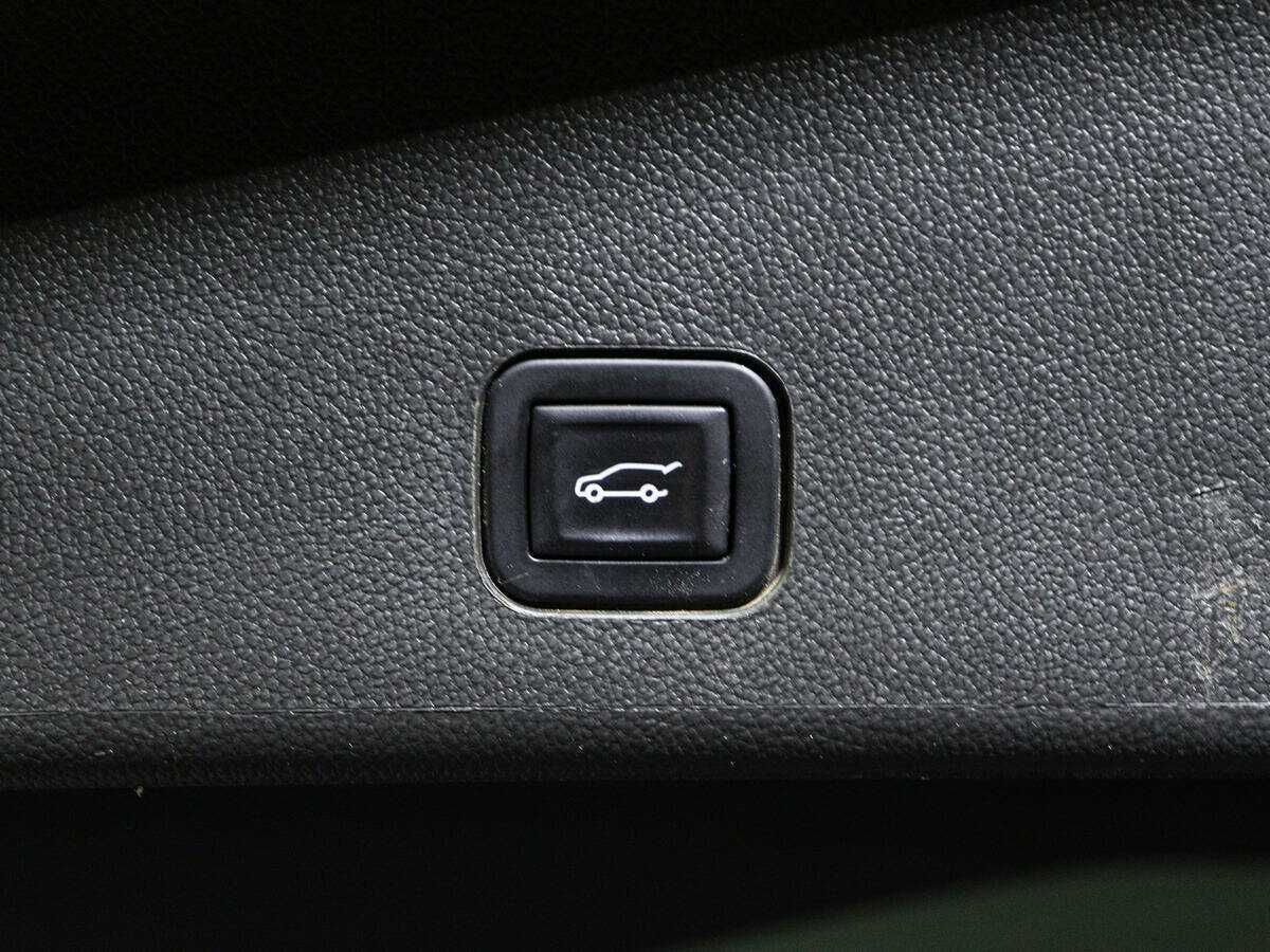 Cadillac SRX с пробегом — 2011 год. Фото: #14