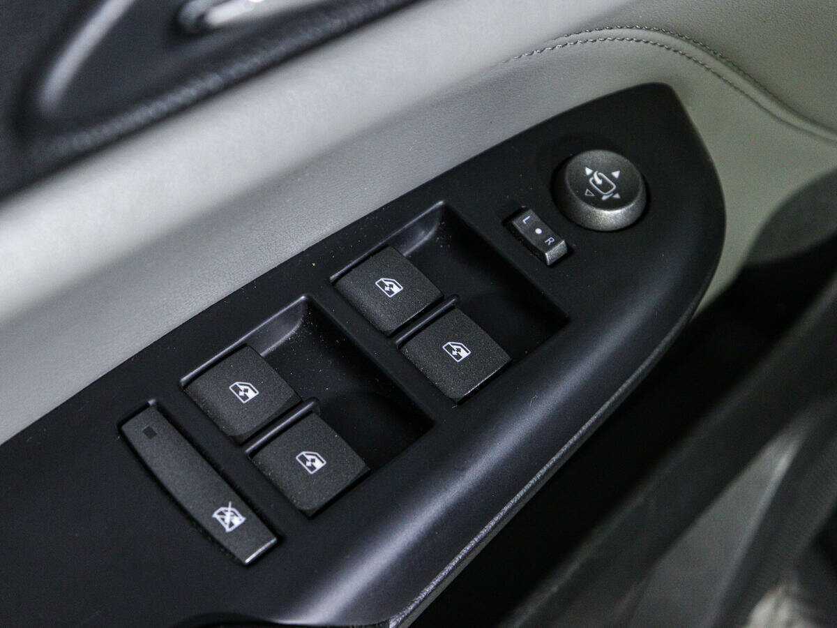 Cadillac SRX с пробегом — 2011 год. Фото: #16