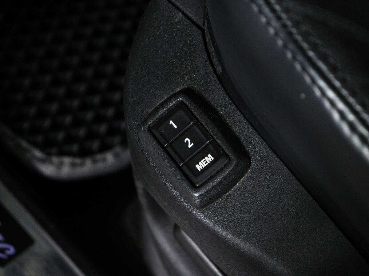 Cadillac SRX с пробегом — 2011 год. Фото: #17