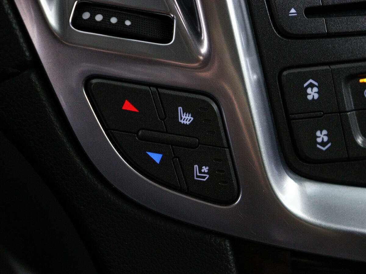 Cadillac SRX с пробегом — 2011 год. Фото: #20