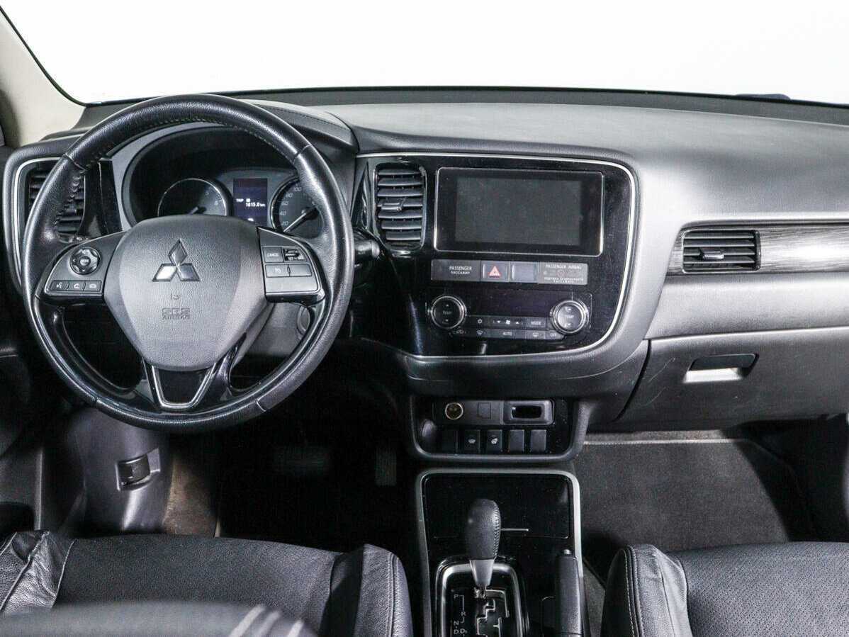 Mitsubishi Outlander с пробегом — 2018 год. Фото: #10
