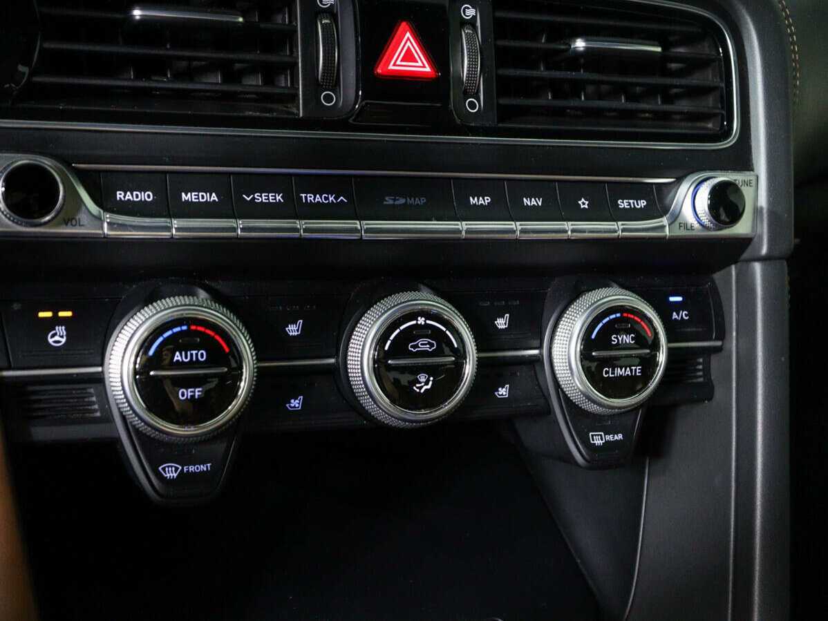 Genesis G70 с пробегом — 2018 год. Фото: #28