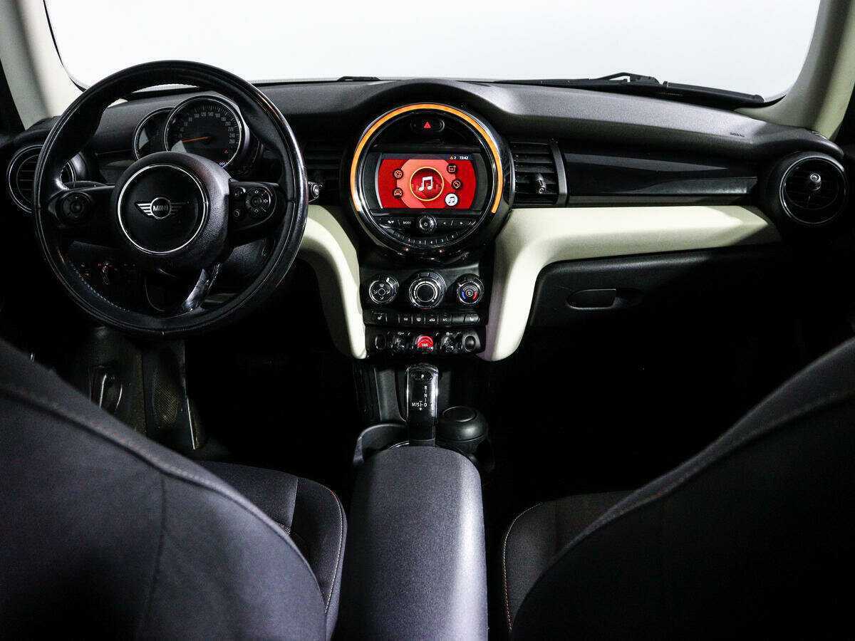 Mini Hatch с пробегом — 2018 год. Фото: #11