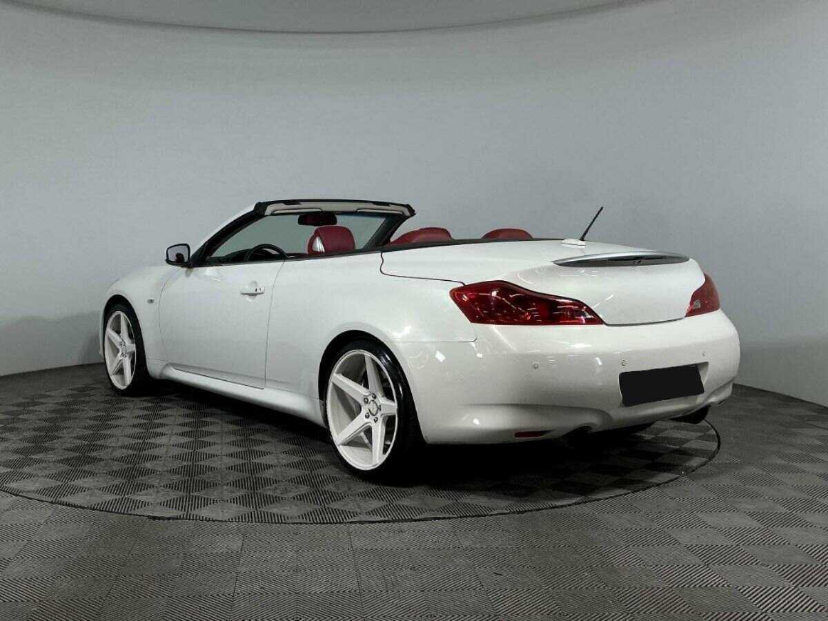 Infiniti Q60 с пробегом — 2014 год. Фото: #6