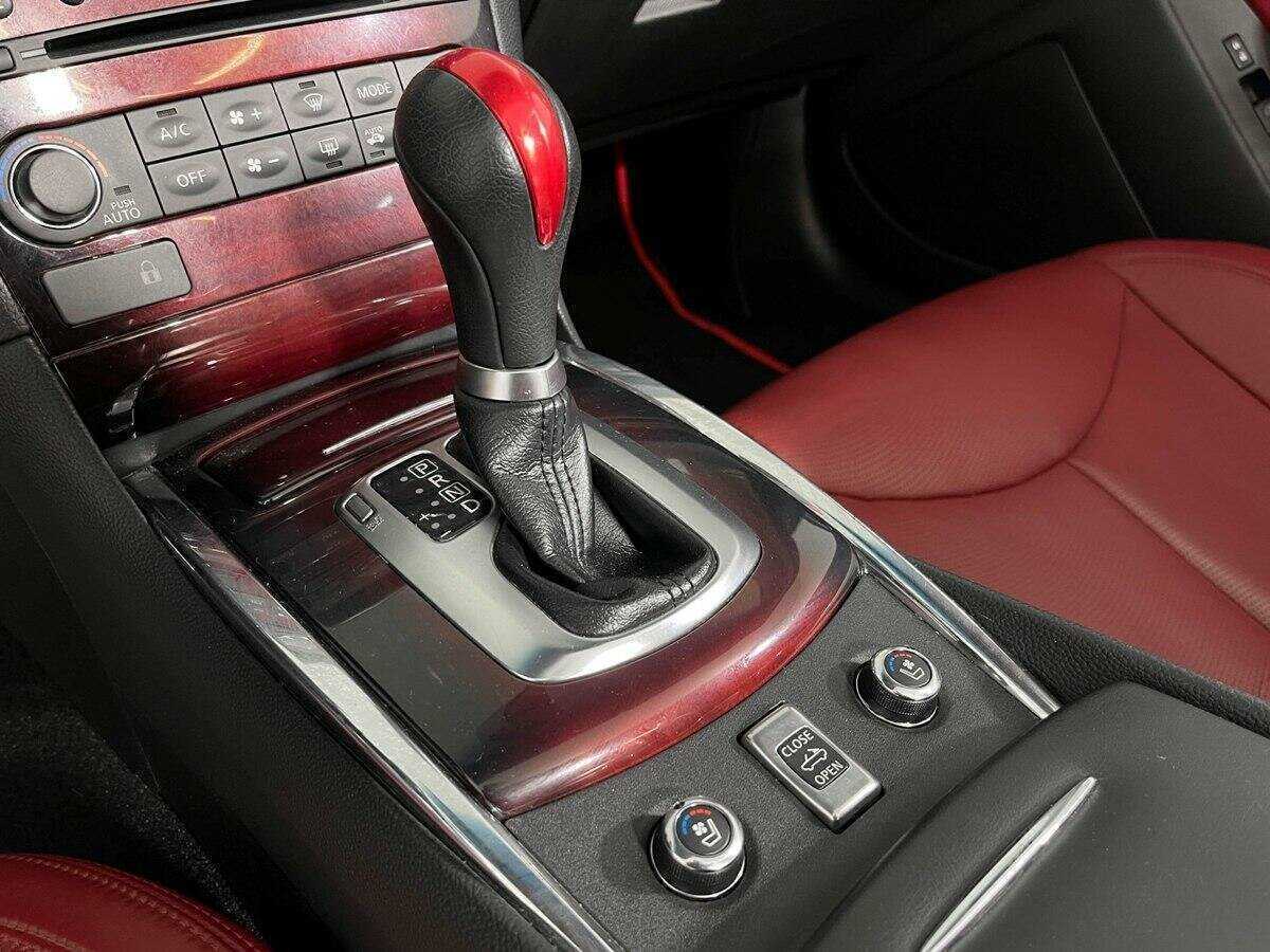 Infiniti Q60 с пробегом — 2014 год. Фото: #17