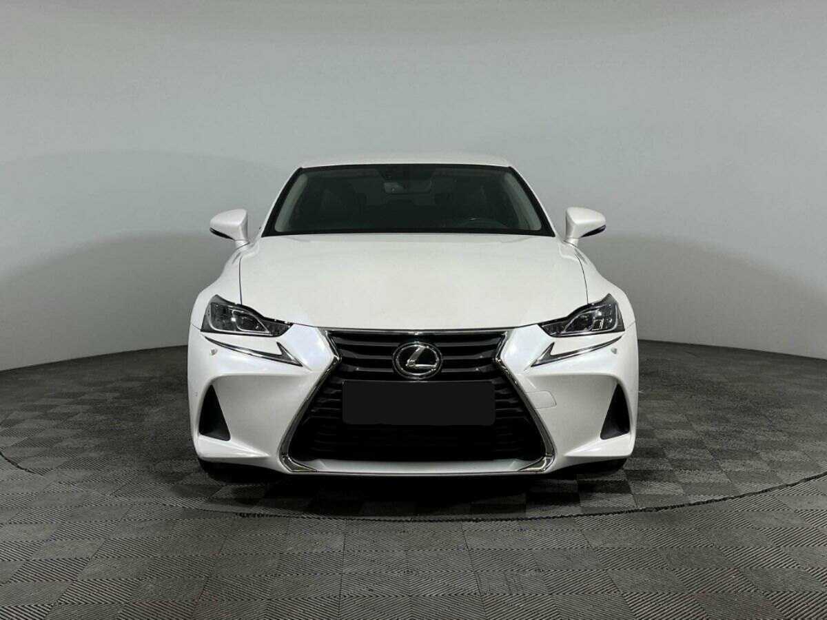 Lexus IS с пробегом — 2018 год. Фото: #1