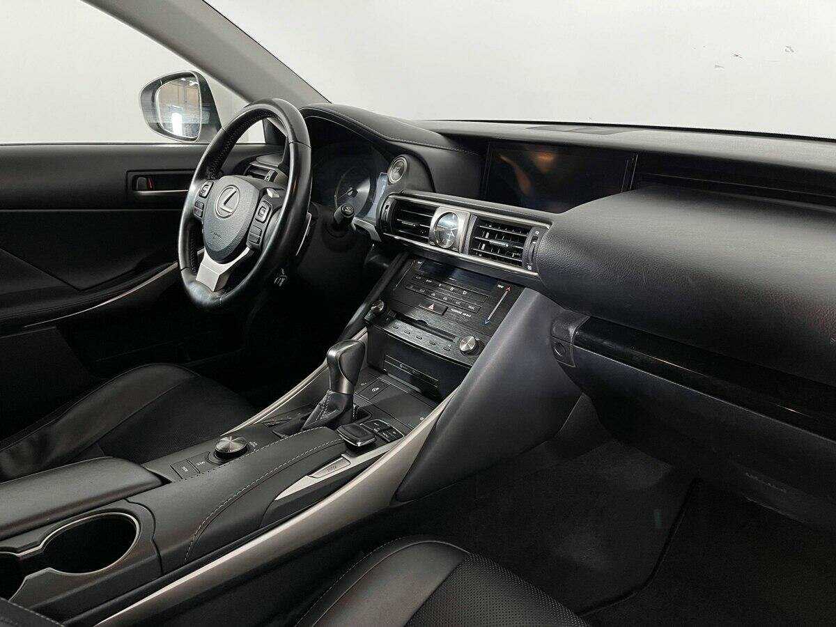 Lexus IS с пробегом — 2018 год. Фото: #6