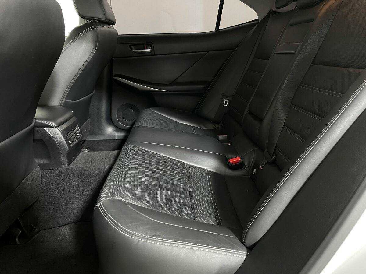 Lexus IS с пробегом — 2018 год. Фото: #7