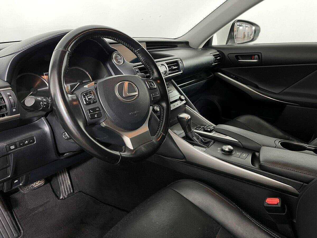Lexus IS с пробегом — 2018 год. Фото: #10