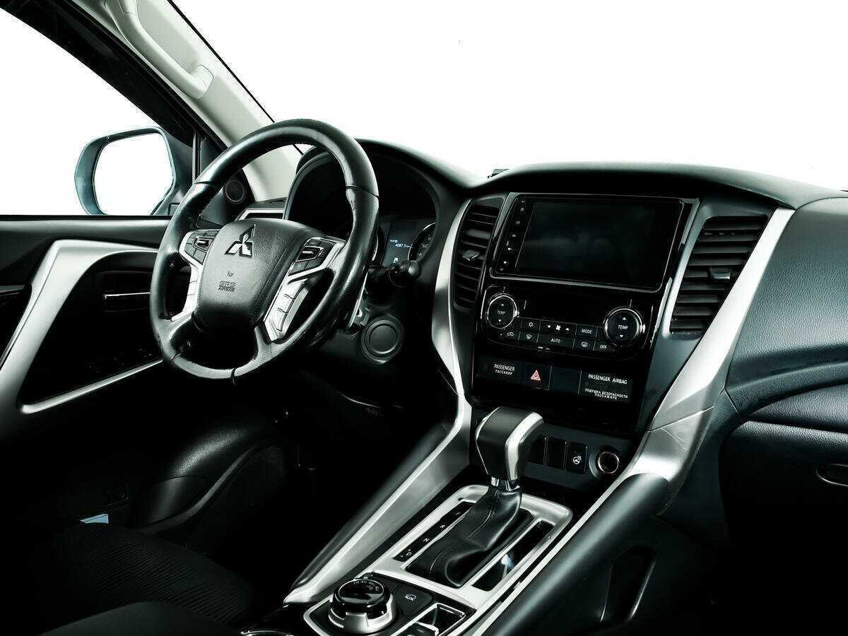 Mitsubishi Pajero Sport с пробегом — 2019 год. Фото: #8
