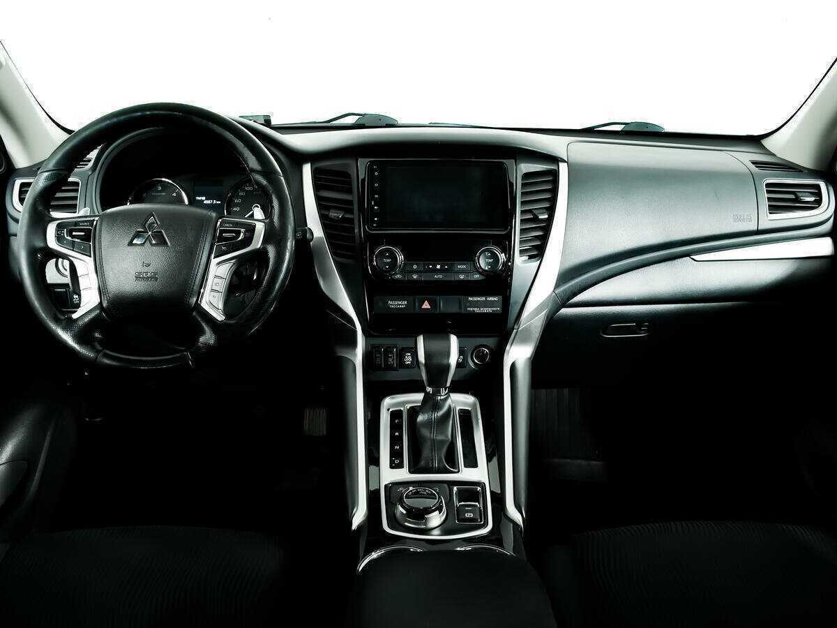 Mitsubishi Pajero Sport с пробегом — 2019 год. Фото: #10