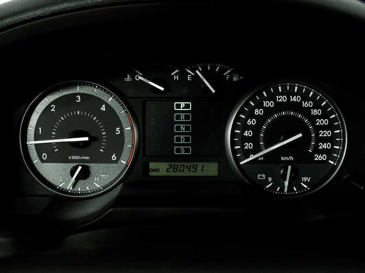 Toyota Land Cruiser с пробегом — 2011 год. Фото: #7