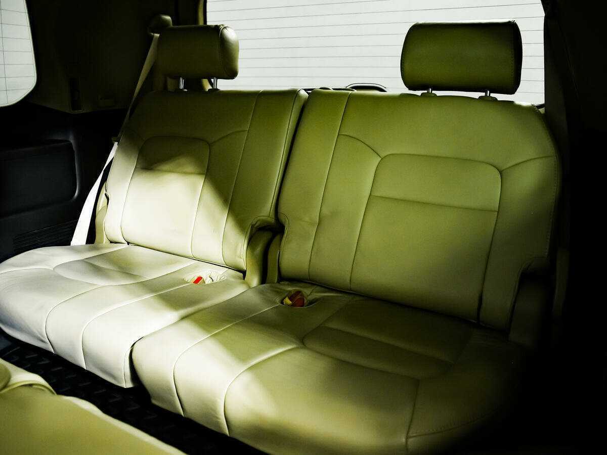 Toyota Land Cruiser с пробегом — 2011 год. Фото: #10