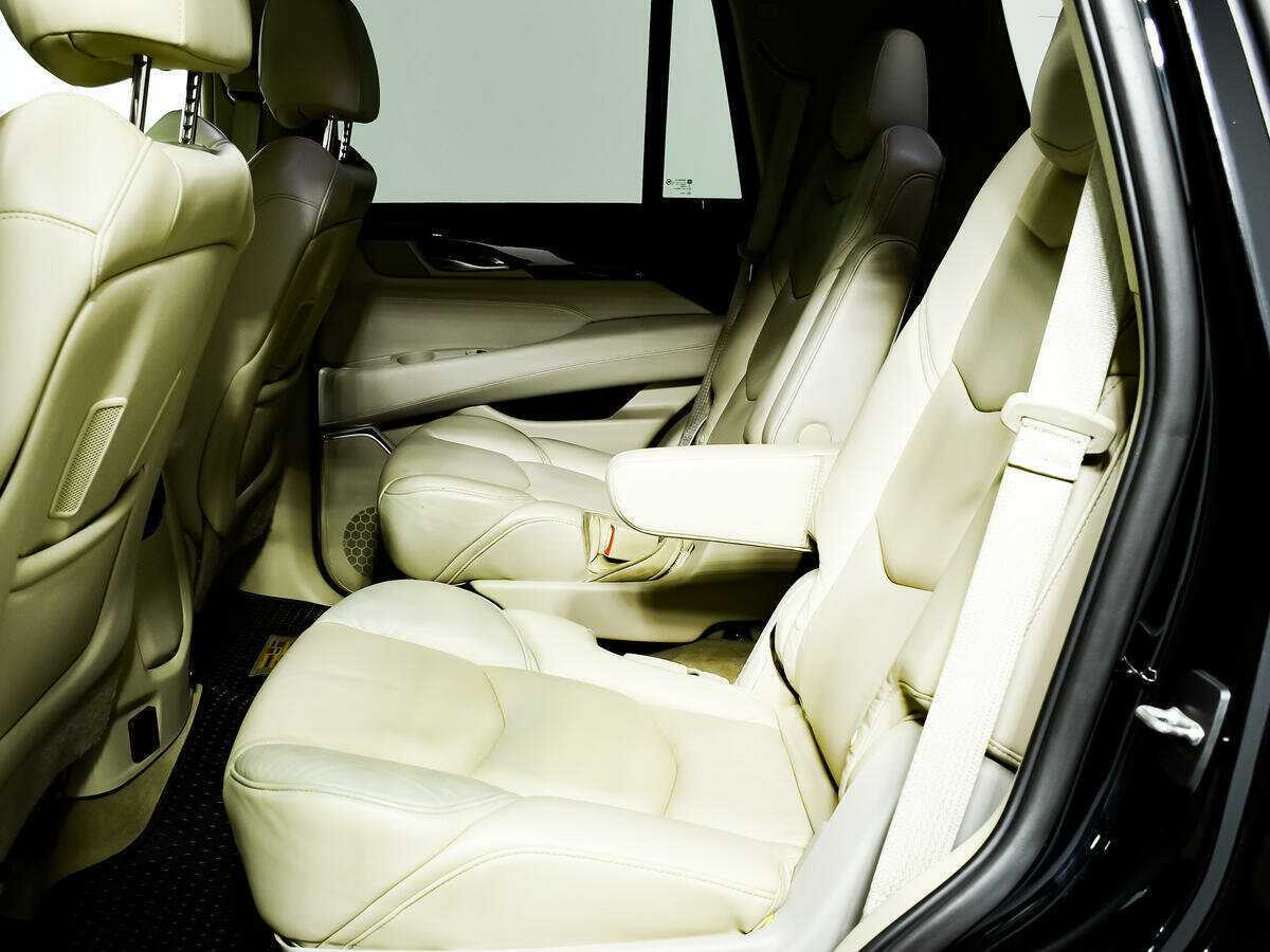 Cadillac Escalade с пробегом — 2019 год. Фото: #11