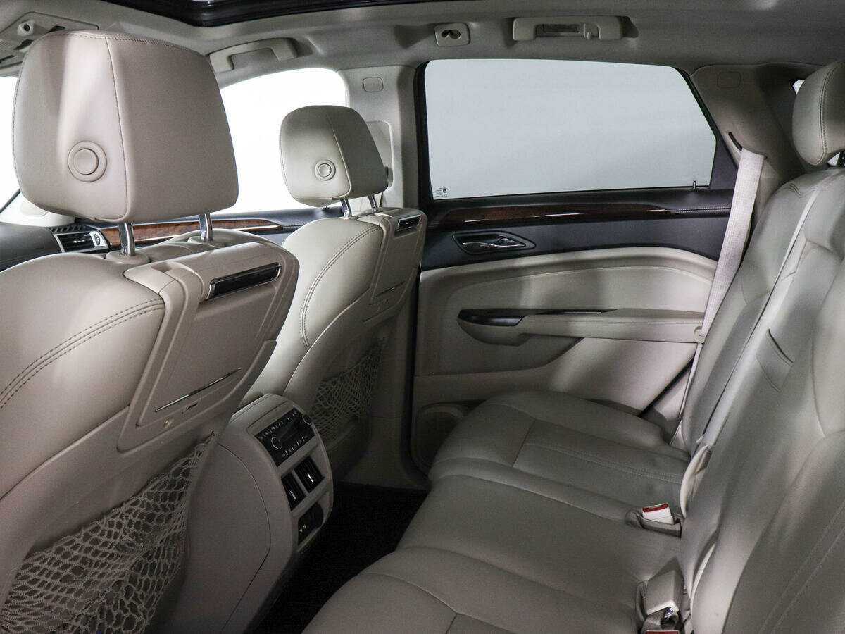 Cadillac SRX с пробегом — 2011 год. Фото: #11