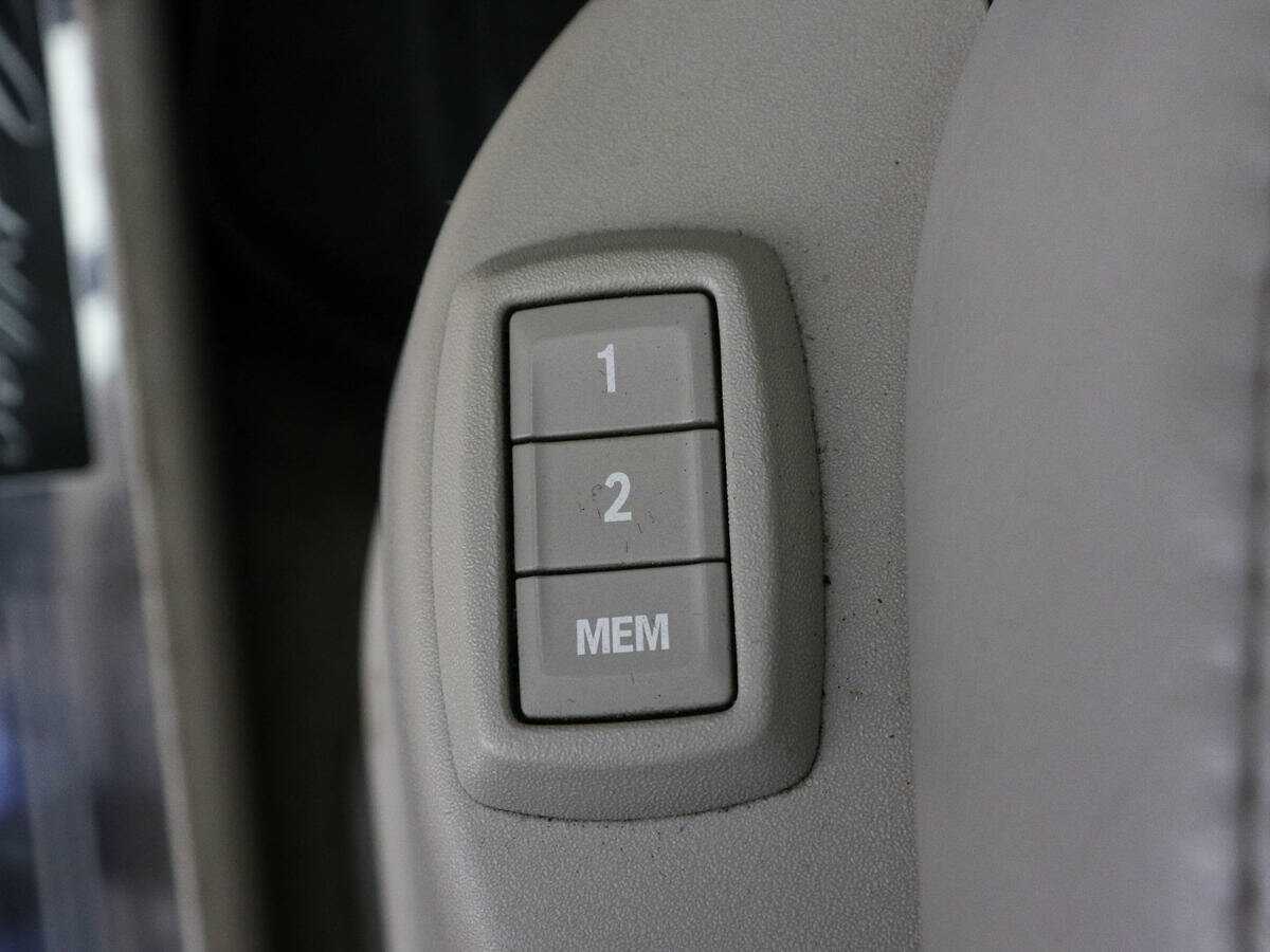 Cadillac SRX с пробегом — 2011 год. Фото: #14