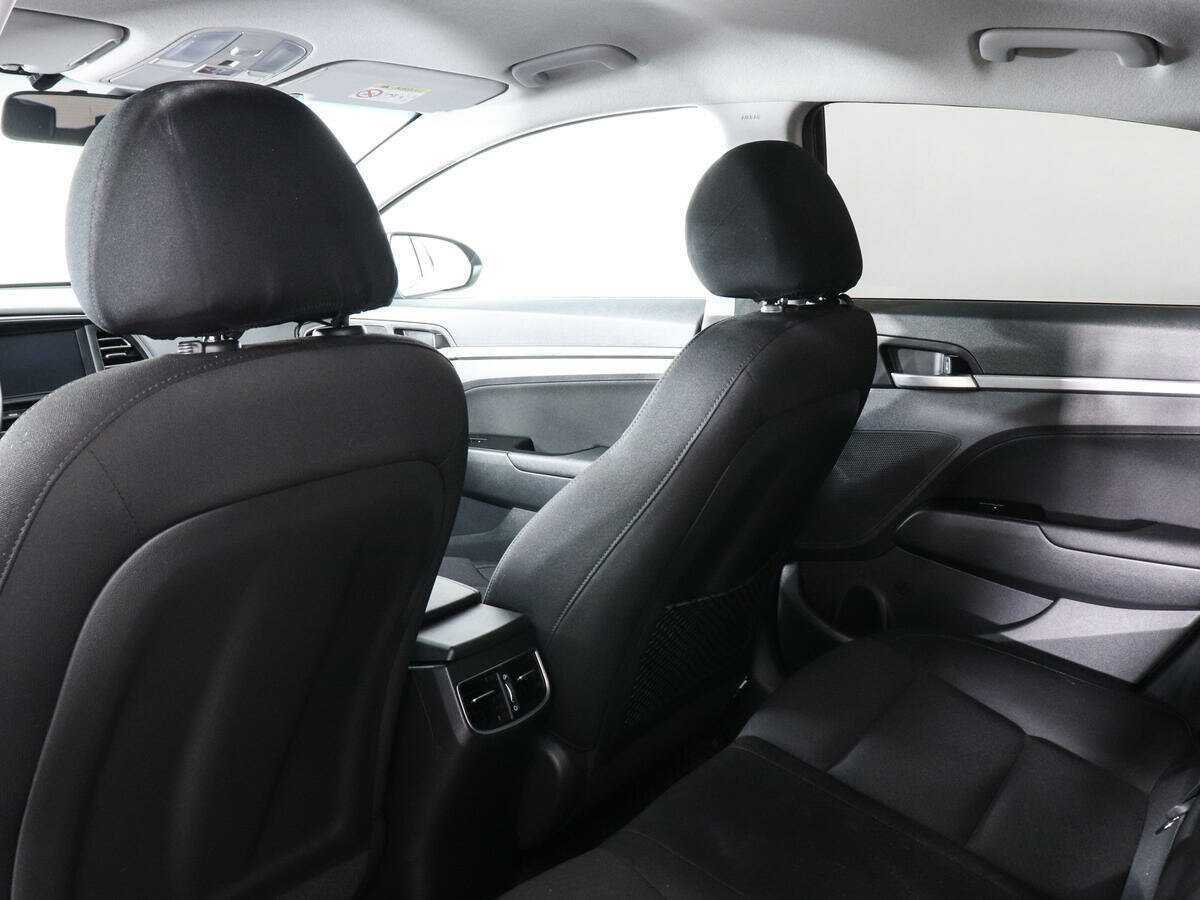 Hyundai Elantra с пробегом — 2019 год. Фото: #11