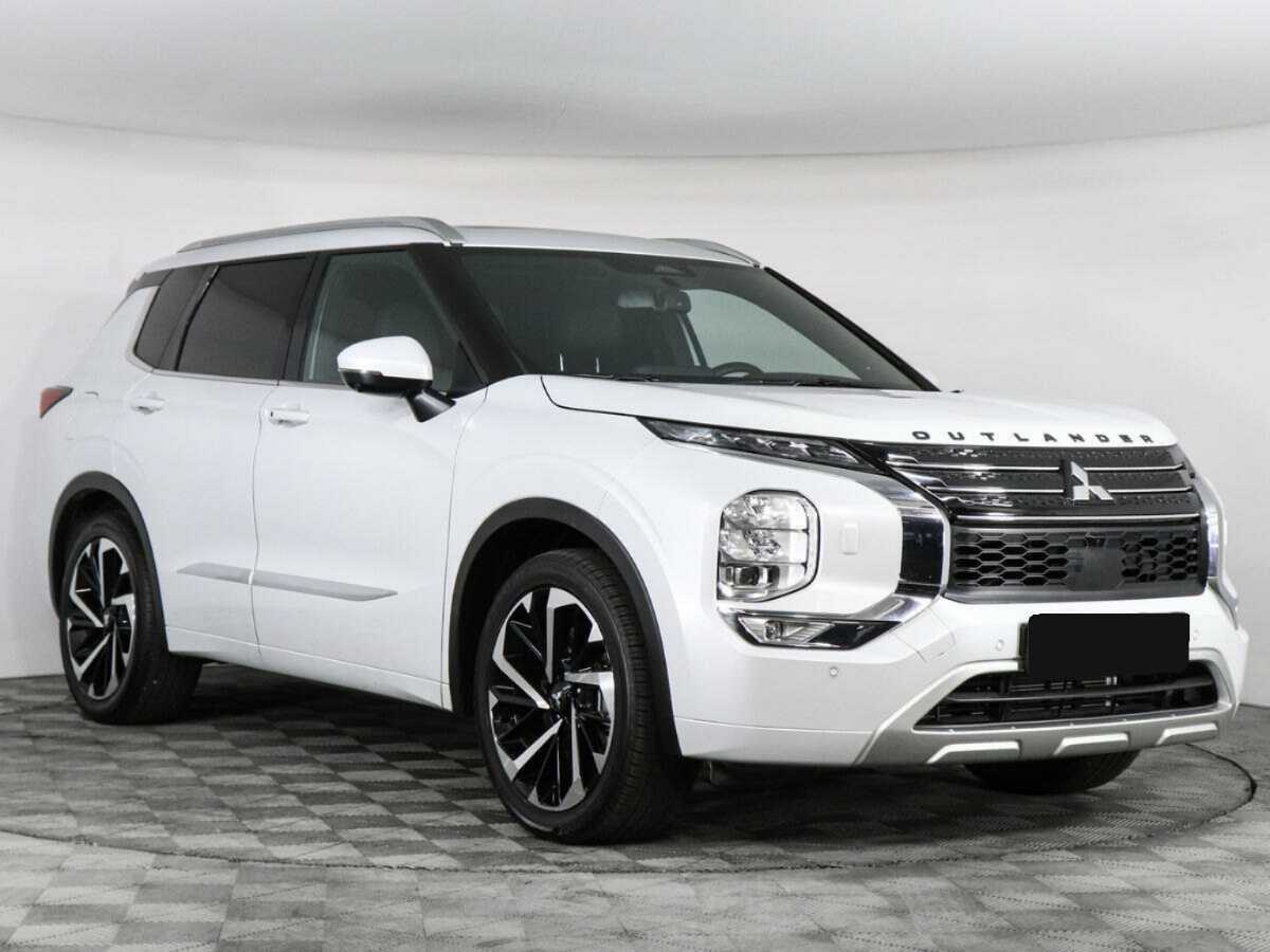 Mitsubishi Outlander с пробегом — 2023 год. Фото: #2