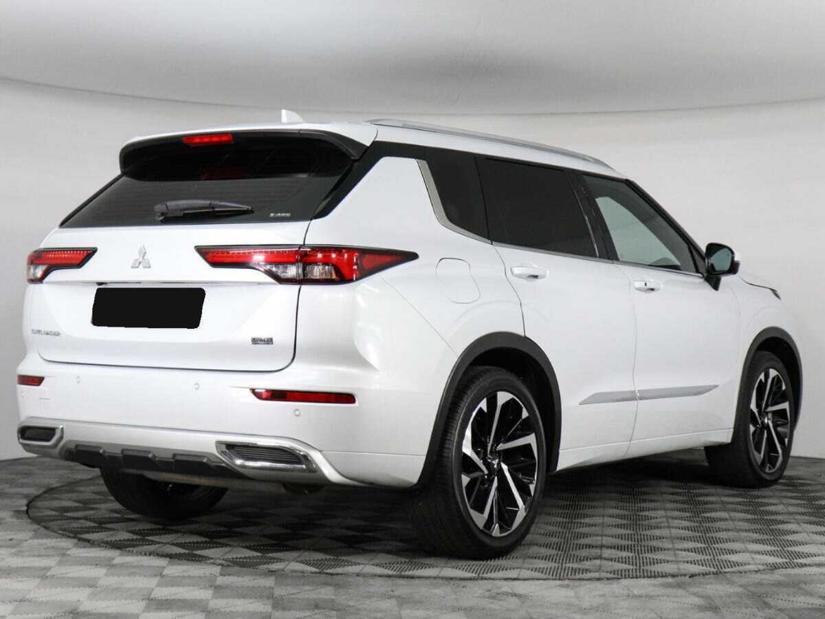 Mitsubishi Outlander с пробегом — 2023 год. Фото: #4
