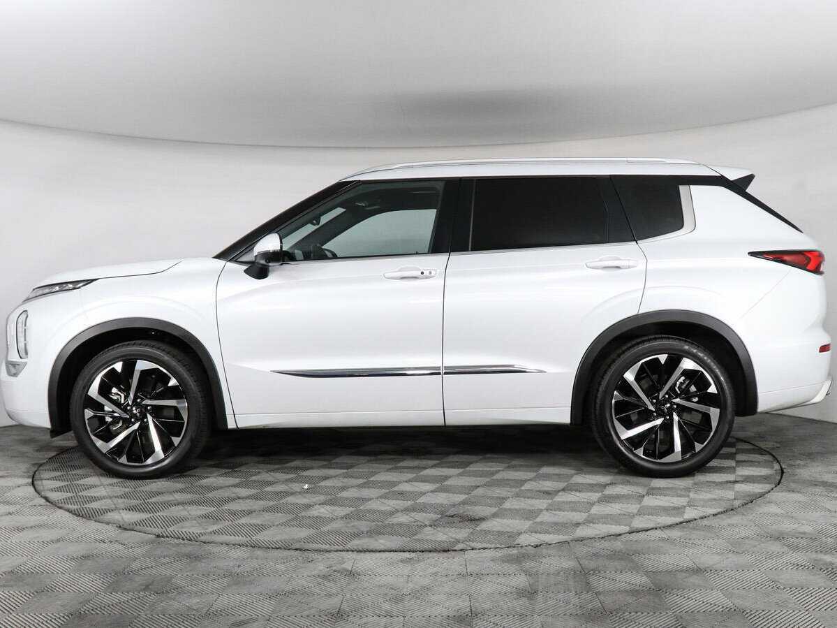 Mitsubishi Outlander с пробегом — 2023 год. Фото: #7
