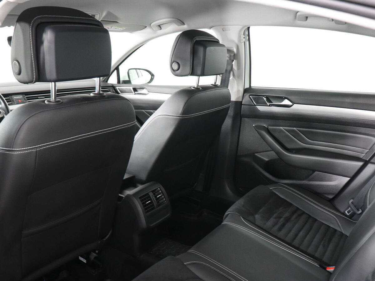 Volkswagen Passat с пробегом — 2020 год. Фото: #11