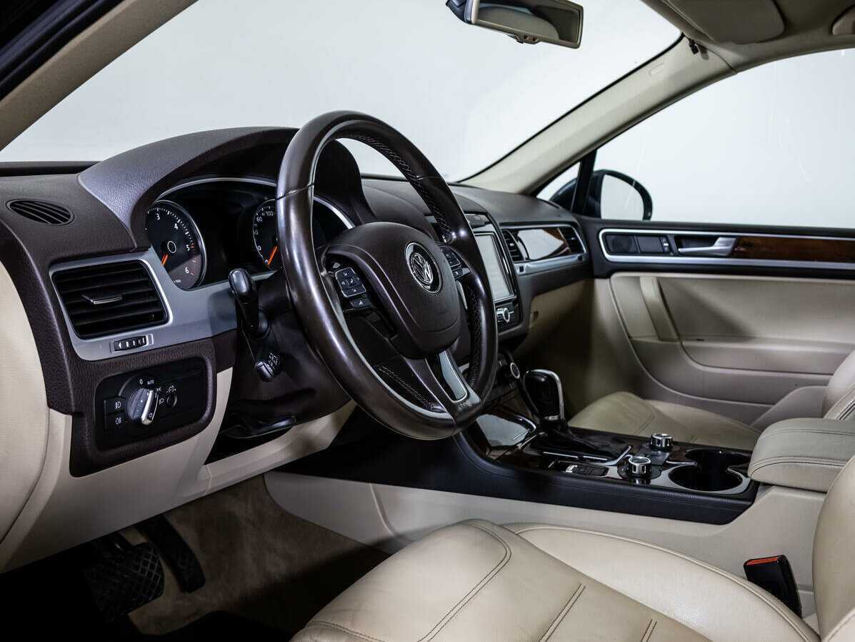 Volkswagen Touareg с пробегом — 2011 год. Фото: #10