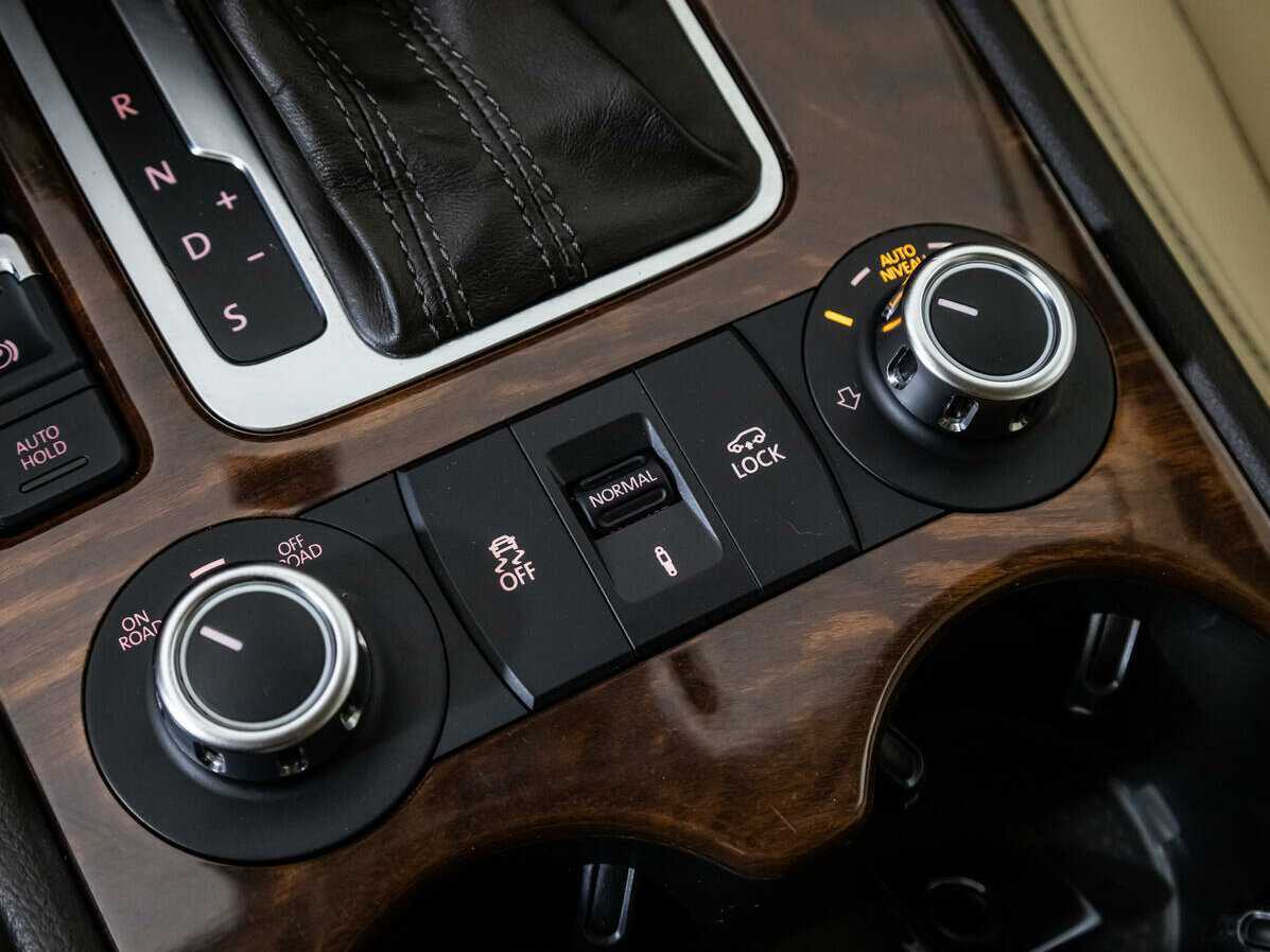 Volkswagen Touareg с пробегом — 2011 год. Фото: #18