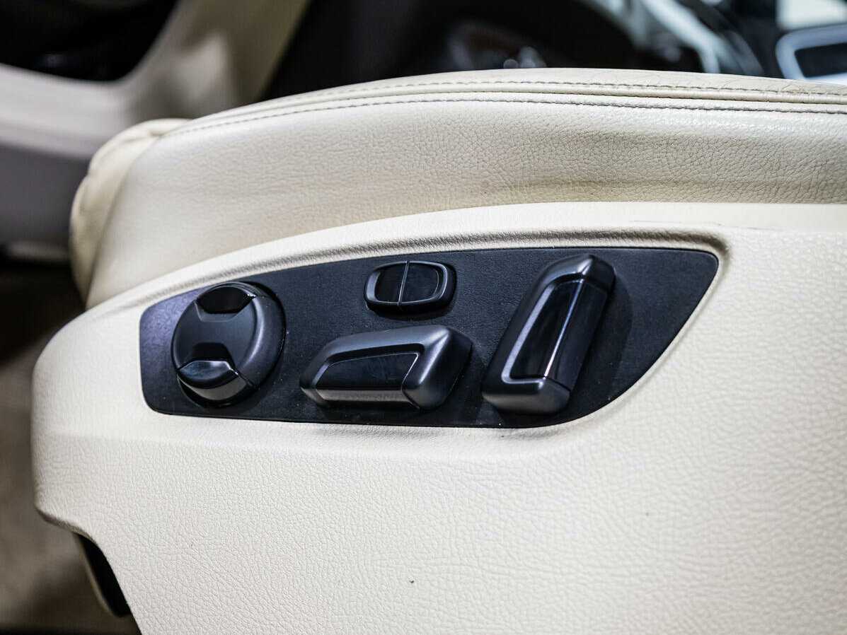 Volkswagen Touareg с пробегом — 2011 год. Фото: #19