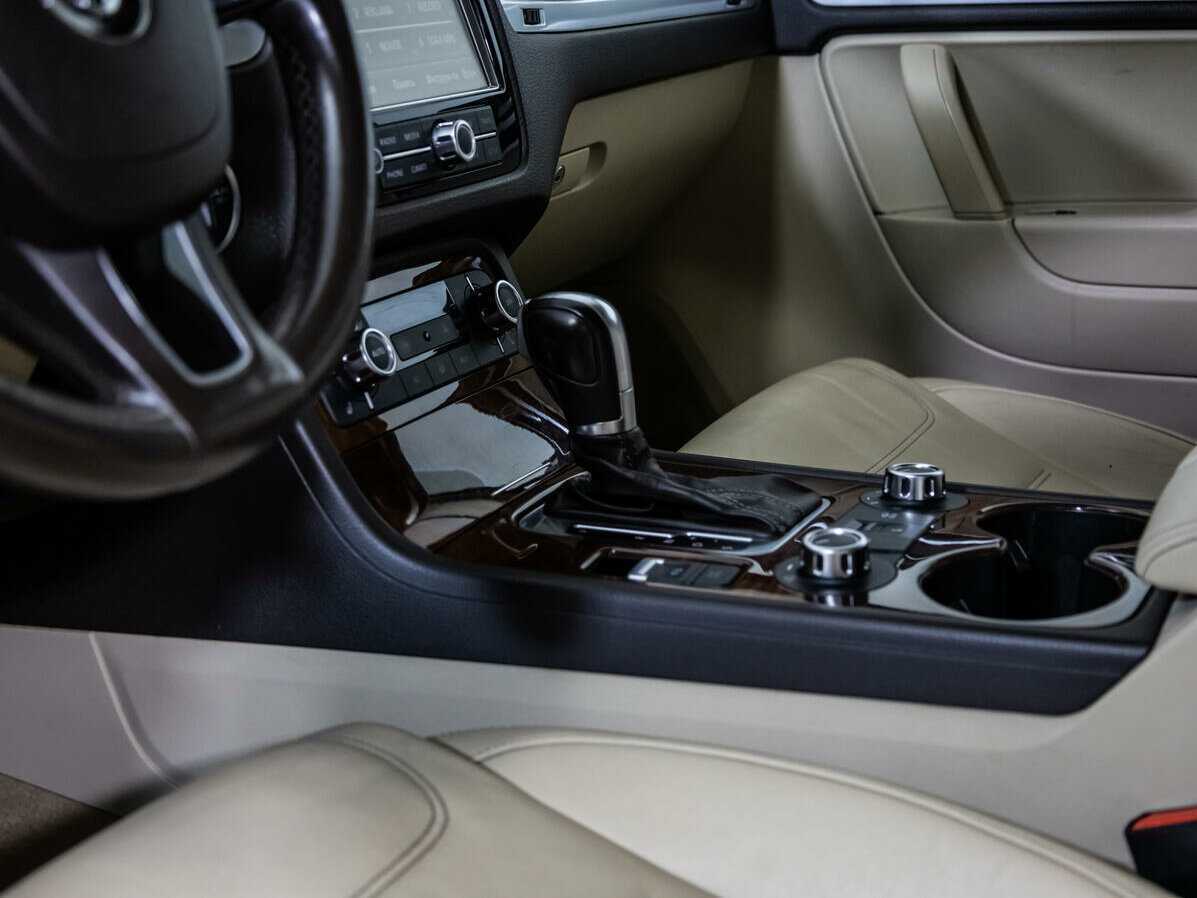 Volkswagen Touareg с пробегом — 2011 год. Фото: #20