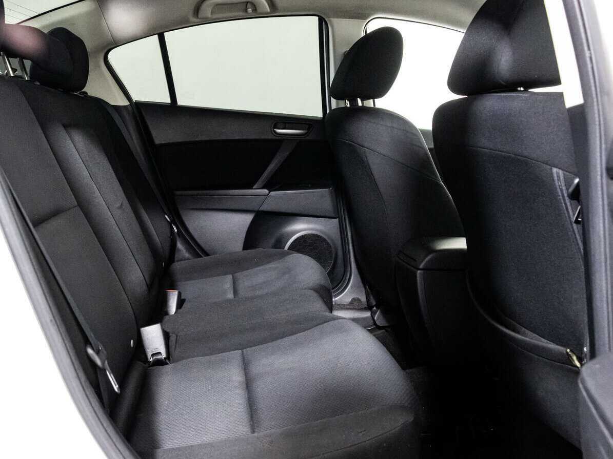 Mazda 3 с пробегом — 2010 год. Фото: #12