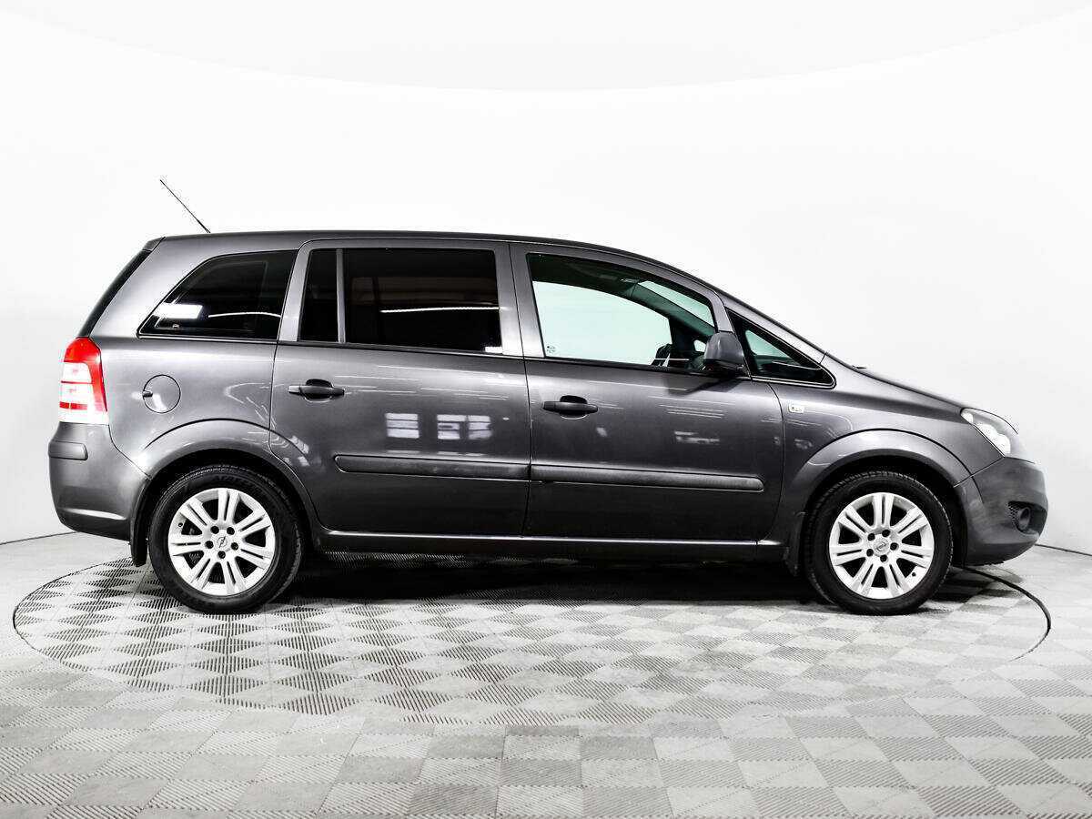 Opel Zafira с пробегом — 2011 год. Фото: #3