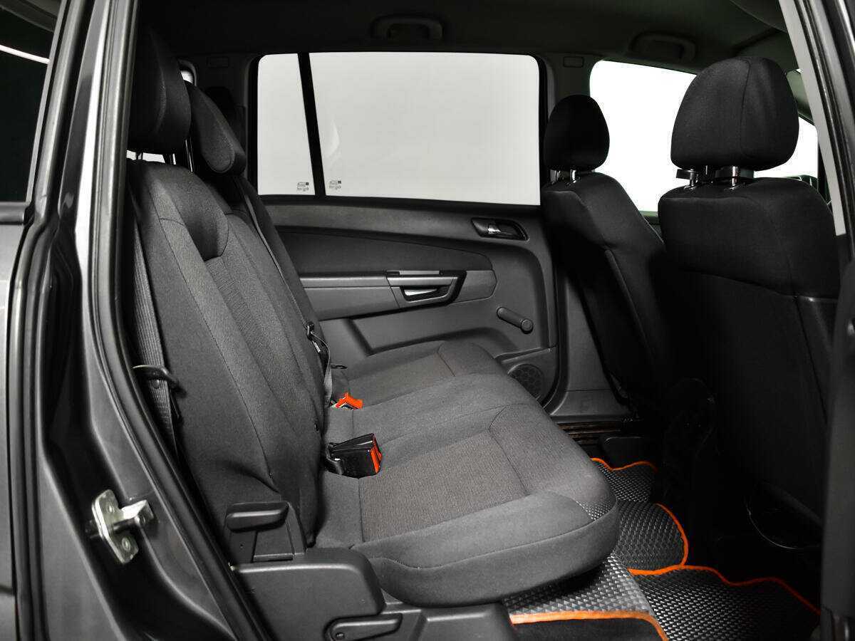 Opel Zafira с пробегом — 2011 год. Фото: #9