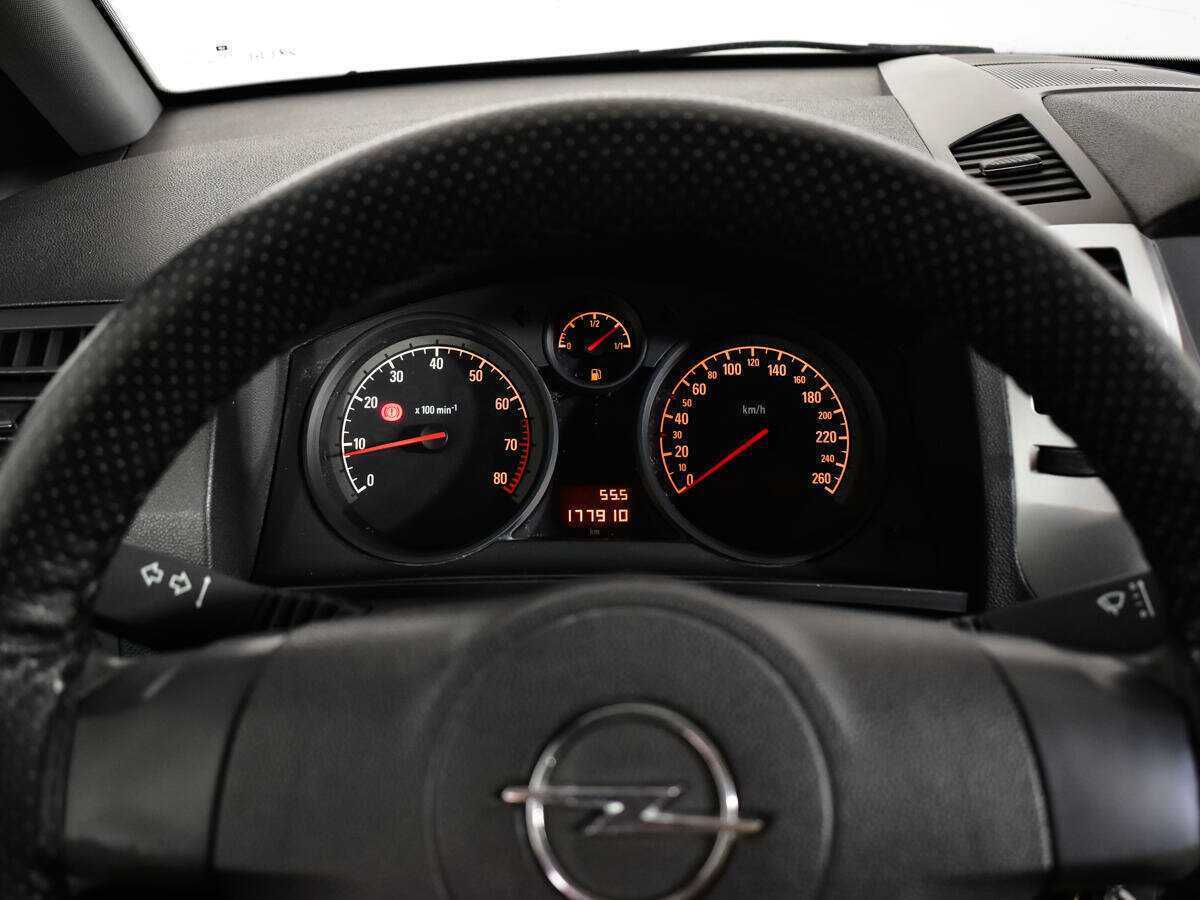 Opel Zafira с пробегом — 2011 год. Фото: #11