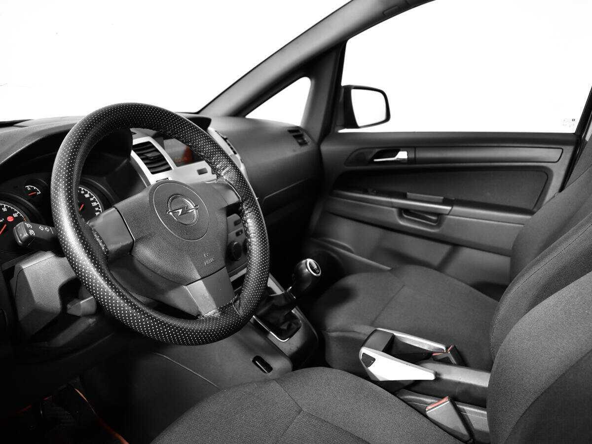 Opel Zafira с пробегом — 2011 год. Фото: #13