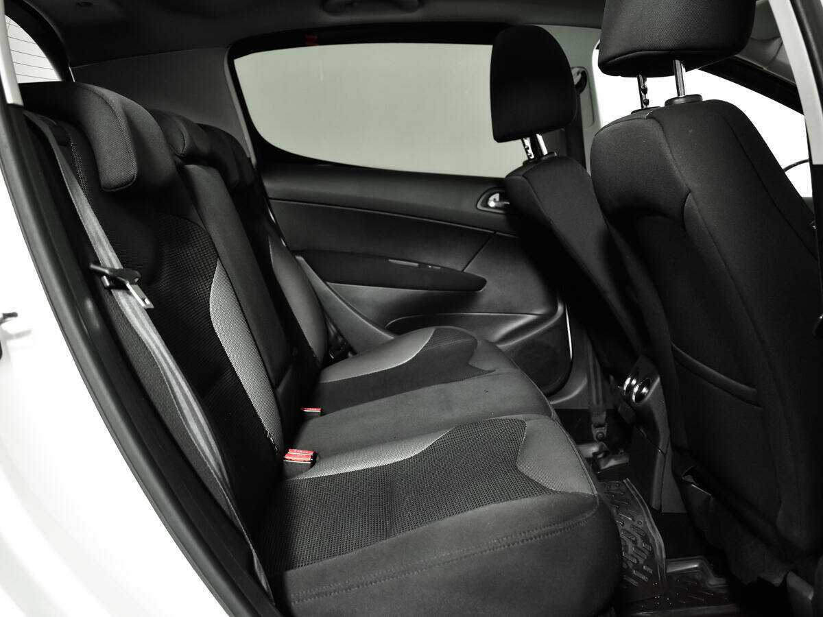 Peugeot 308 с пробегом — 2010 год. Фото: #9