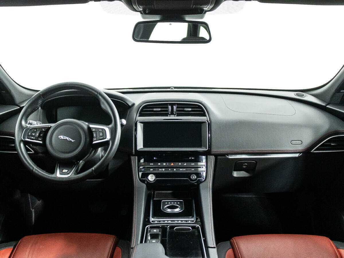 Jaguar F-Pace с пробегом — 2017 год. Фото: #12