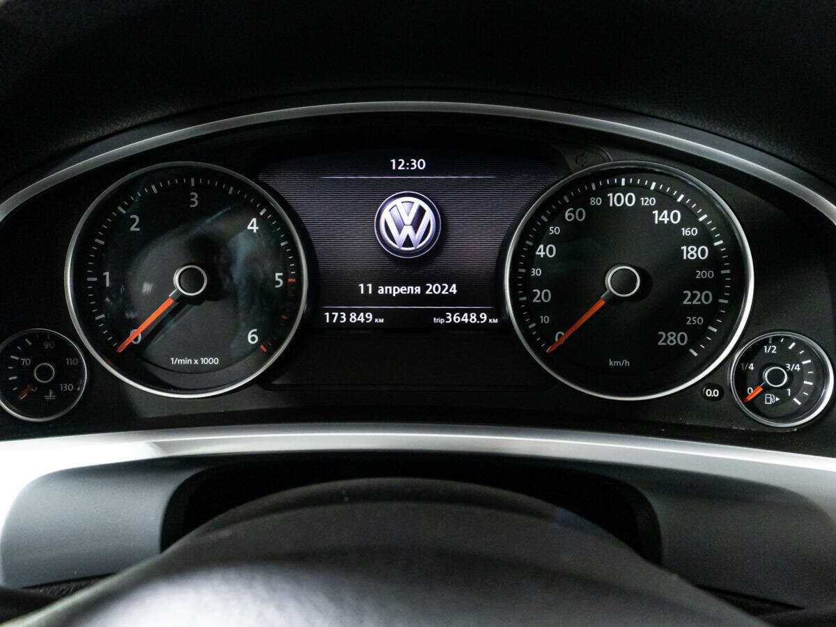 Volkswagen Touareg с пробегом — 2013 год. Фото: #11
