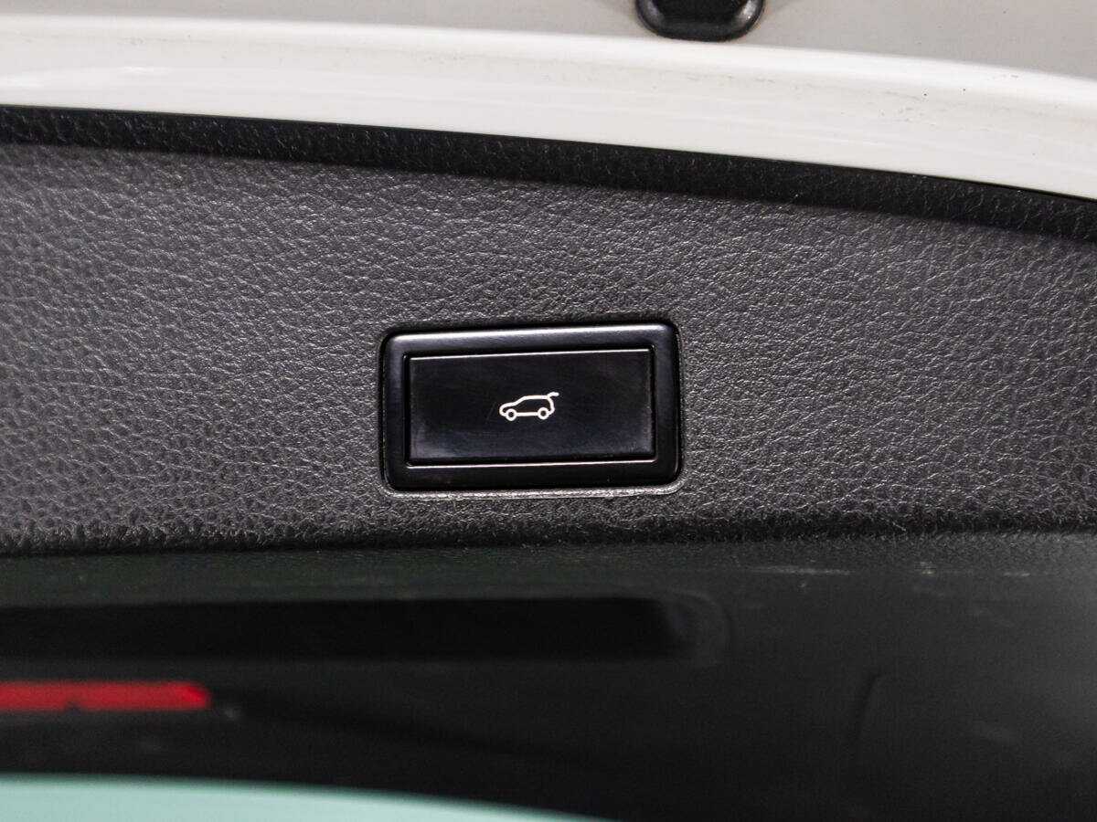 Volkswagen Touareg с пробегом — 2013 год. Фото: #14