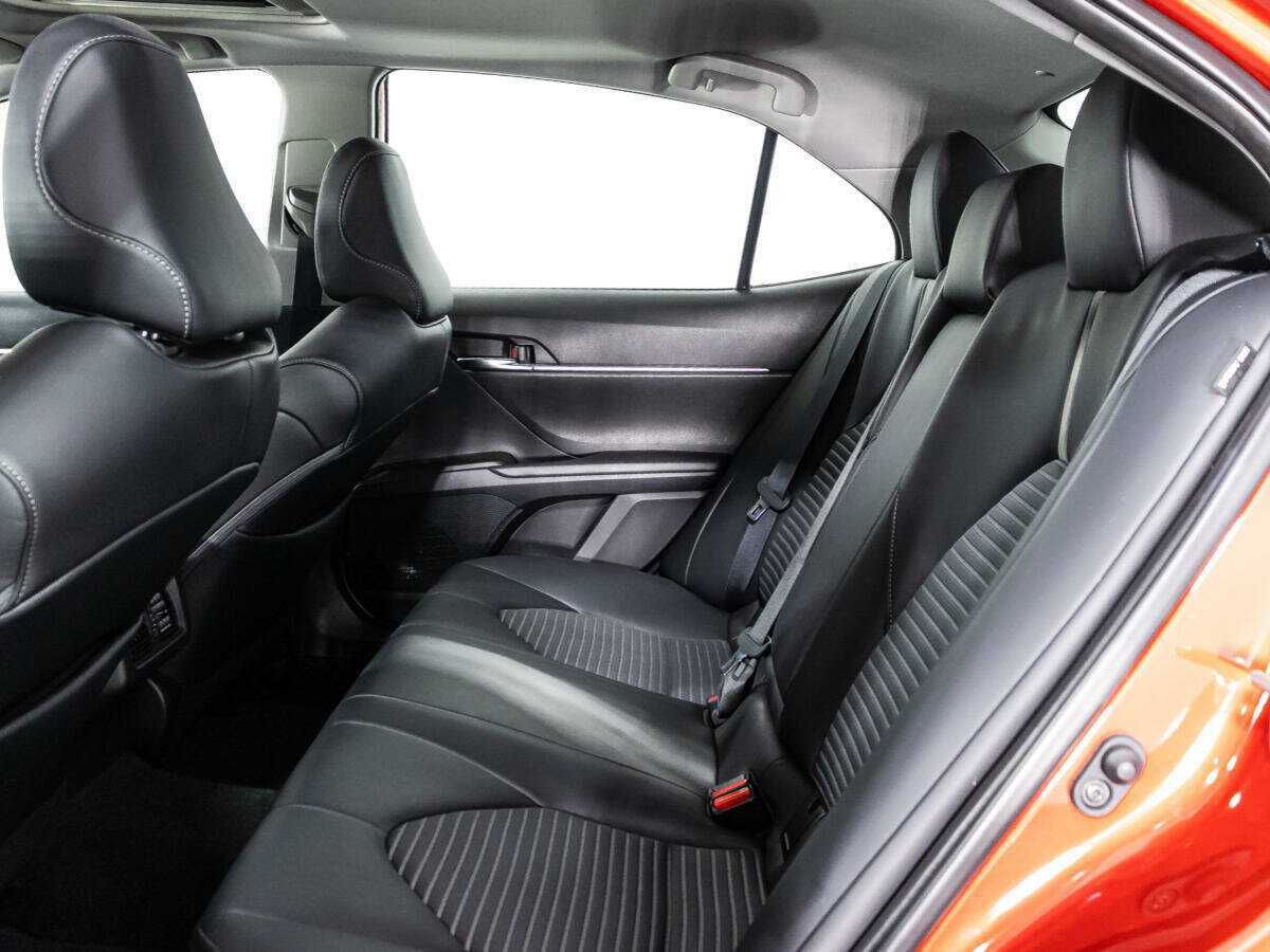 Toyota Camry с пробегом — 2022 год. Фото: #7