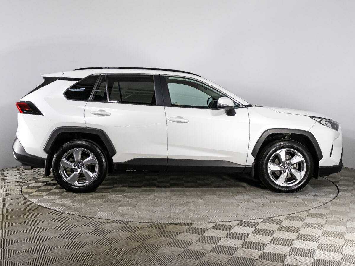 Toyota RAV4 с пробегом — 2022 год. Фото: #3