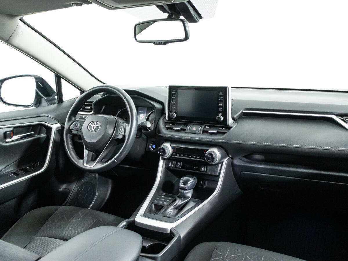 Toyota RAV4 с пробегом — 2022 год. Фото: #8