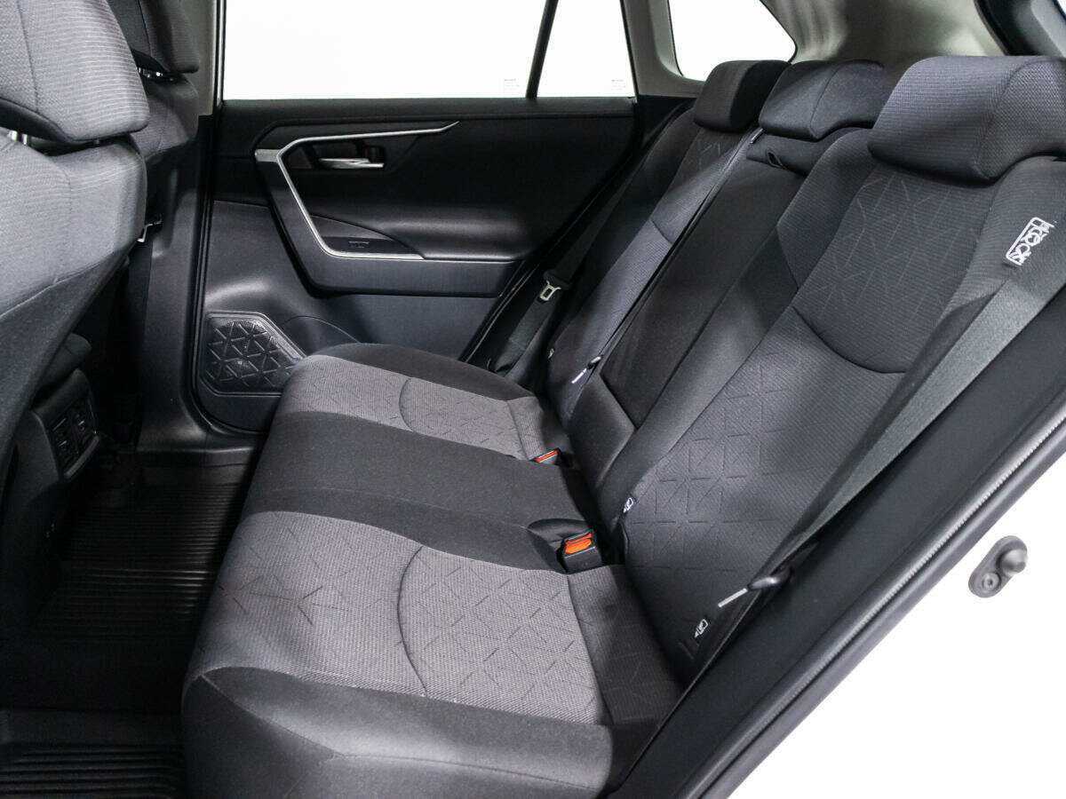Toyota RAV4 с пробегом — 2022 год. Фото: #9