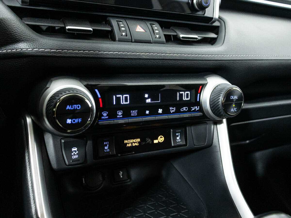 Toyota RAV4 с пробегом — 2022 год. Фото: #16