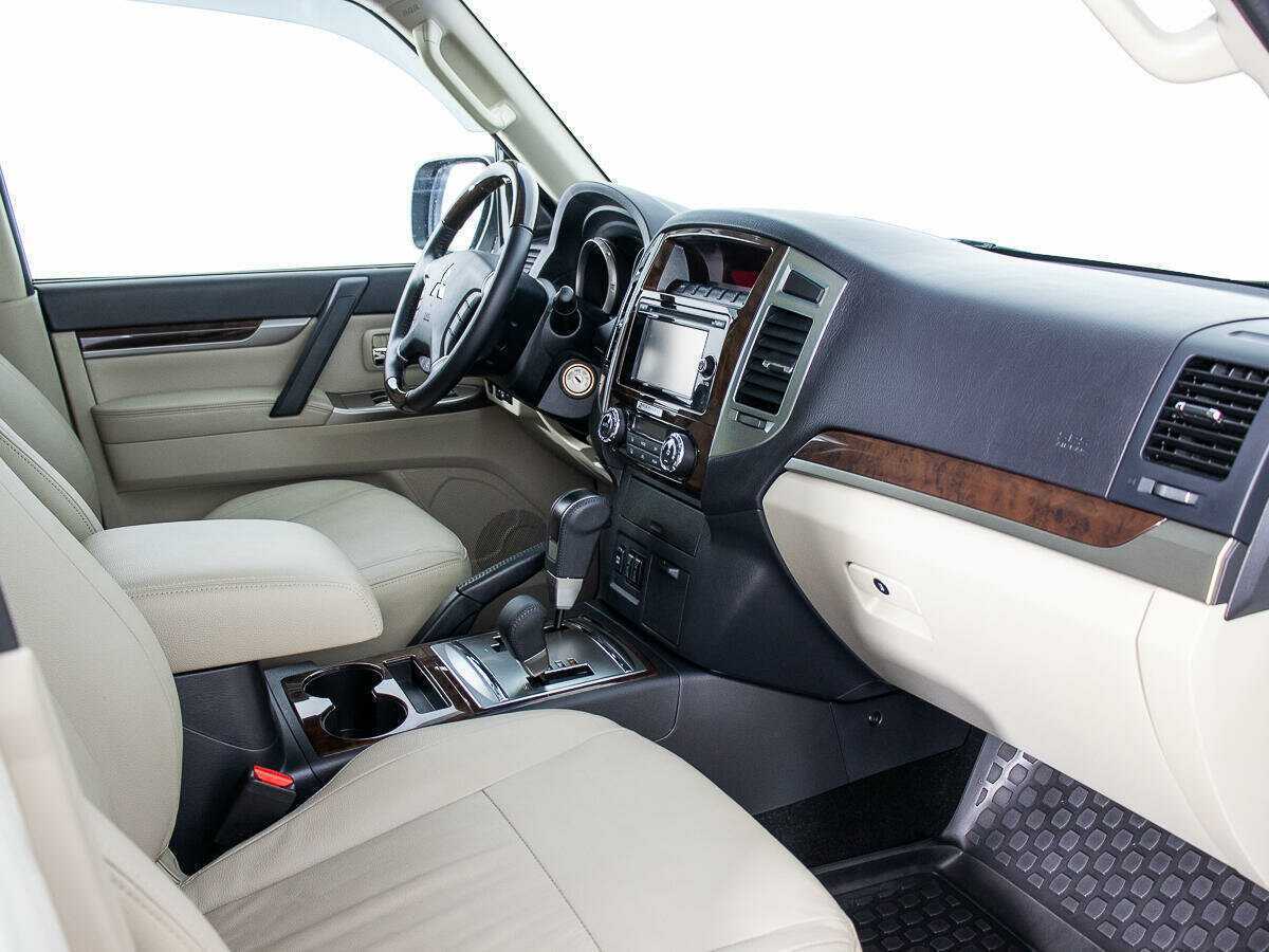 Mitsubishi Pajero с пробегом — 2020 год. Фото: #8