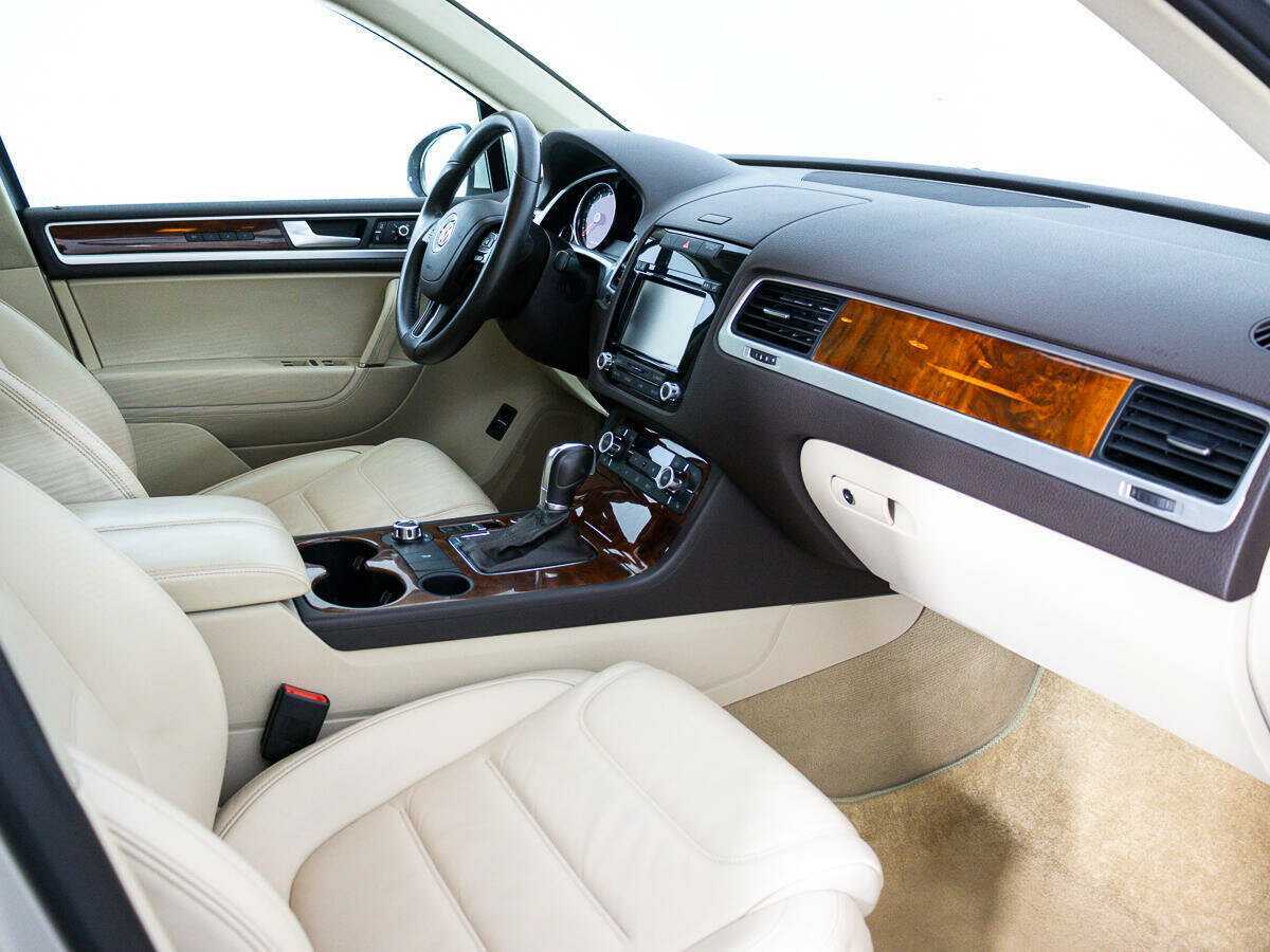 Volkswagen Touareg с пробегом — 2011 год. Фото: #8