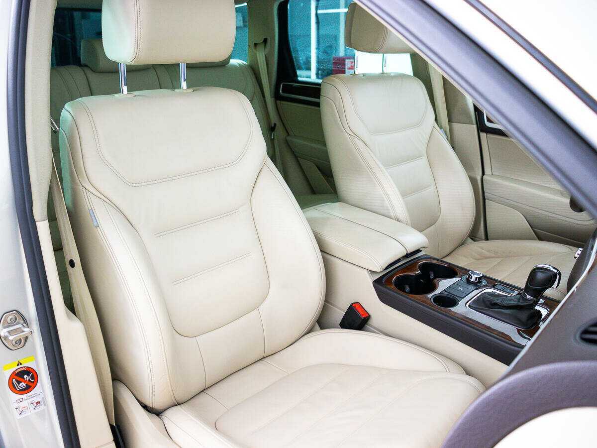 Volkswagen Touareg с пробегом — 2011 год. Фото: #9