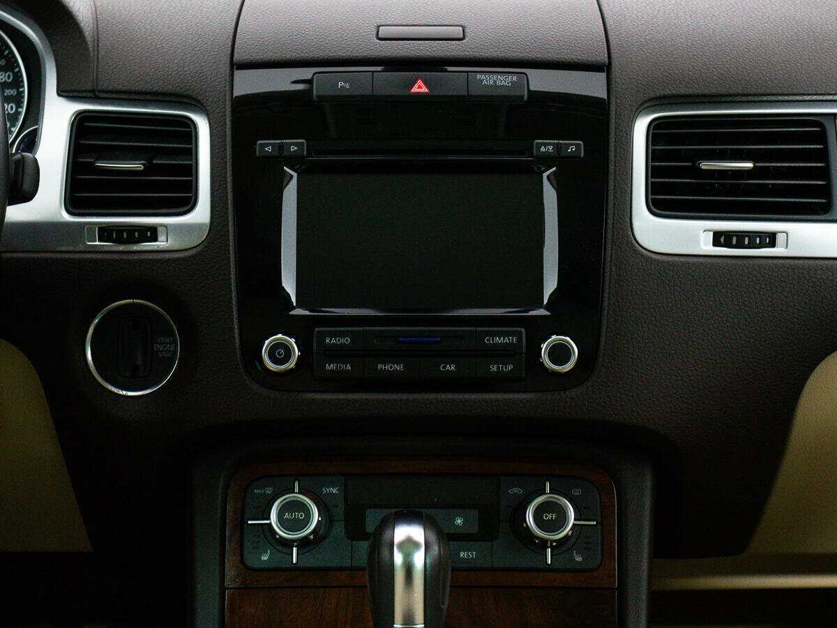 Volkswagen Touareg с пробегом — 2011 год. Фото: #12
